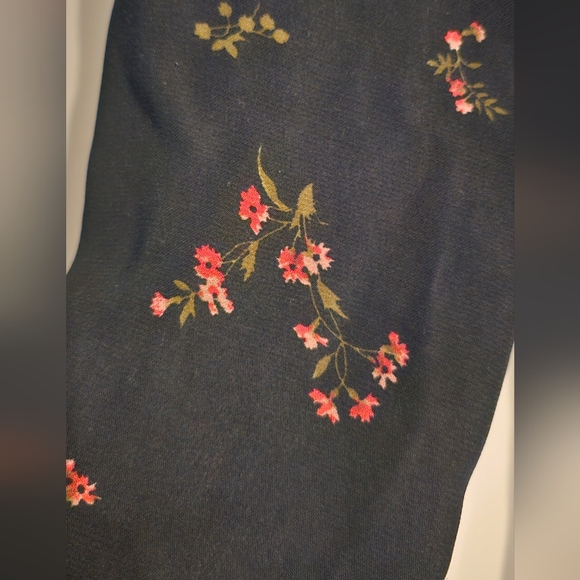 Black dress with flower pattern - Picture 3 of 3